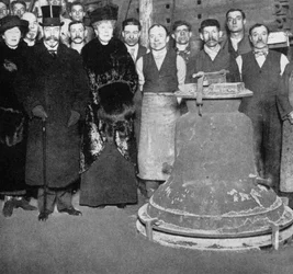 King George with the Victory Bell for Westminster Abbey