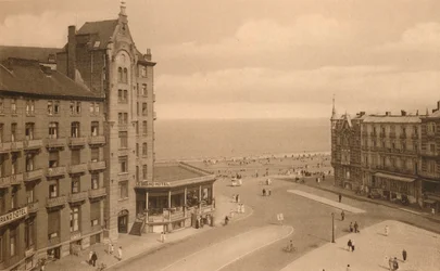 La Place Publique, Town Square