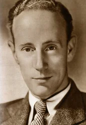 Leslie Howard, English actor