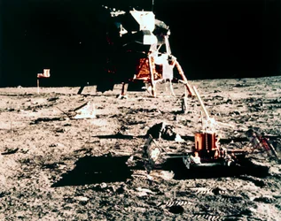 Manned Space Flight, USA, Apollo 11 lunar experiments