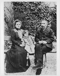 Marie and Pierre Curie, Physicists