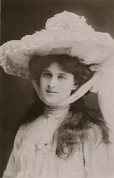 Miss Zena Dare