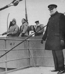 Mr Churchill with a British and American Gun Crew