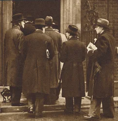 Newspaper men at No. 10, Dec 1936
