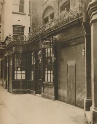 Olde Dr. Butlers Head, Established in Masons Avenue in 1616