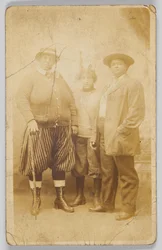Photographic postcard of three unidentified women, 1904-1918