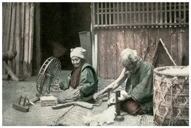 Spinning cotton, Japan