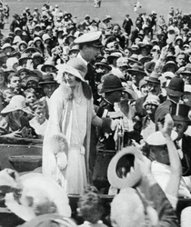 The Duke and Duchess Mobbed by Crowds in Auckland