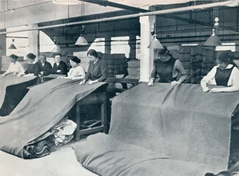The Making of khaki: examining the finished cloth, c. 1914