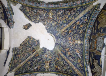 View of the vaulted ceiling, from the Cappella di Santa Matrona