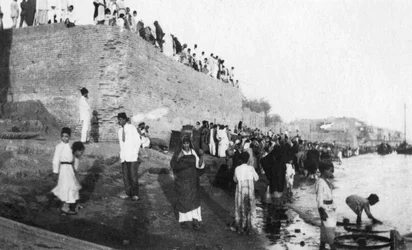 Waiting for the troop barges to arrive, Tigris River, Baghdad, Iraq