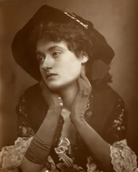 Winifred Emery, British actress, 1883
