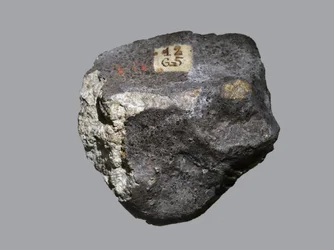 Ordinary chondrite (L6). Fell at L