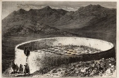 A guebra cemetery near Teheran, in the shape of a large tower with a circumference of 60 metres and a height of 5 metres; the interior is arranged in maconnated boxes, each serves as an entrance into the vaults or bones are deposited