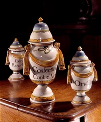 Apothecary pots in faience