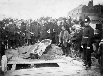 Exhumation of the Body of Ugo Foscolo in Chiswick Cemetery in 1871 - Photo Atelier Fratelli Caldesi