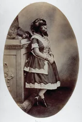 Full-length portrait of the human phenomenon Giulia Pastrana