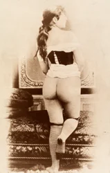 Portrait of a young woman, partially nude, seen from the rear