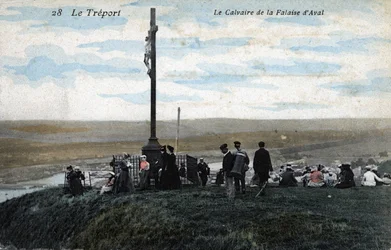 The Calvary of the cliff of Aval. The Treport. Colorful photograph from the beginning of the 20th century
