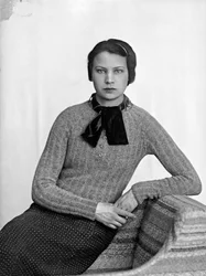 Portrait of Marion Wulz in dress designed by Anita Pittoni, c.1940