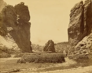 Gateway Garden of the Gods and Pikes Peak