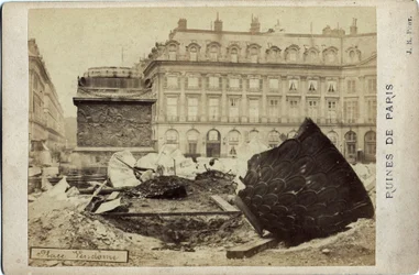 Commune of Paris (1871): Ruins on Place Vendome in Paris. Photography 1871. Dim. 16.5x10.8 cm